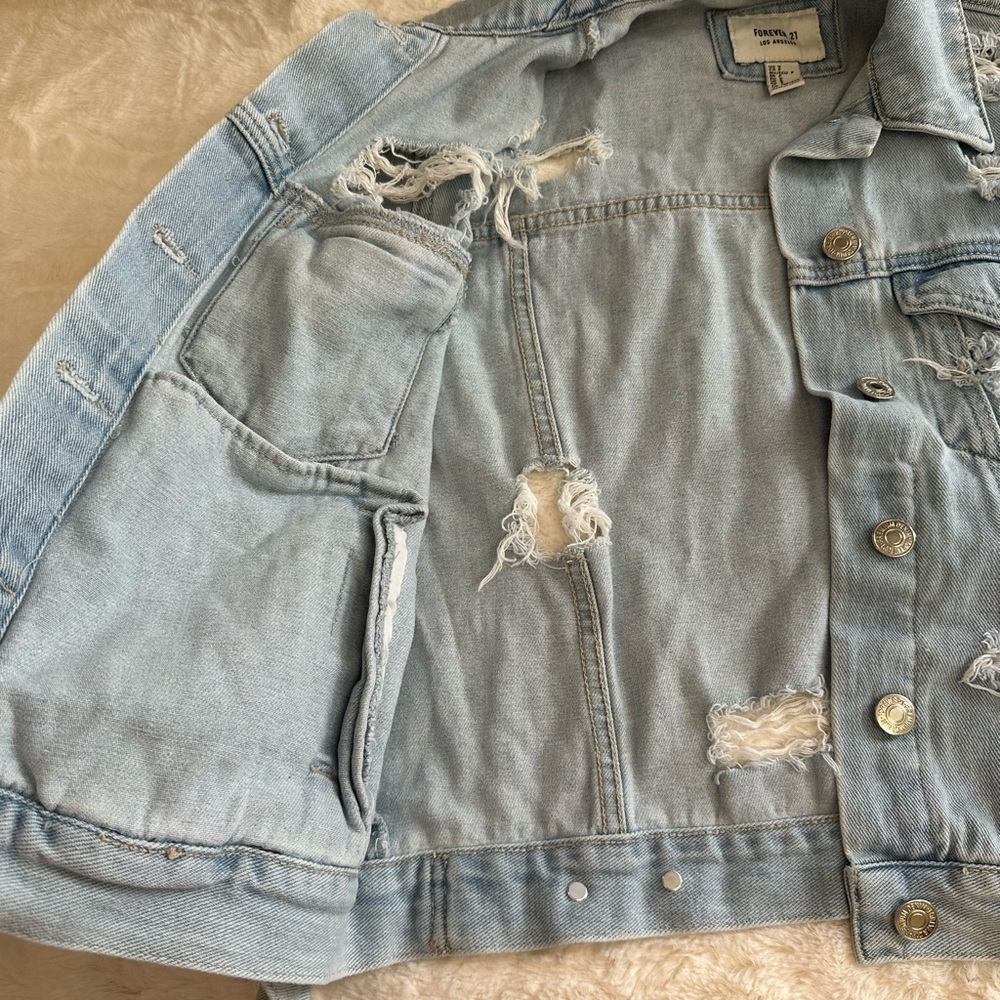 Forever 21 distressed denim jacket Size small - Picture 4 of 9